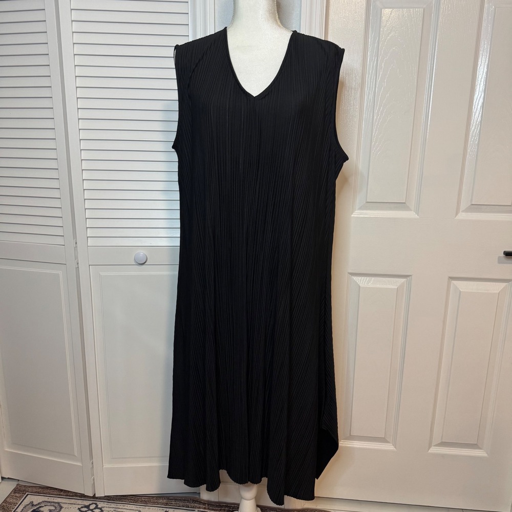 WynneLayers Black Pleated V-Neck Sleeveless Midi Dress Large Flowy Relaxed Fit